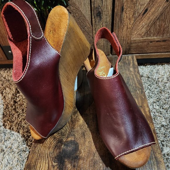 REBA MERLOT LEATHER WEDGES - Picture 8 of 8